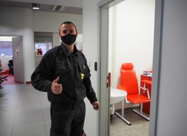 21.12.2020 r. - Funkcjonariusze Straży Pożarnej oddają osocze i krew w RCKiK w Raciborzu